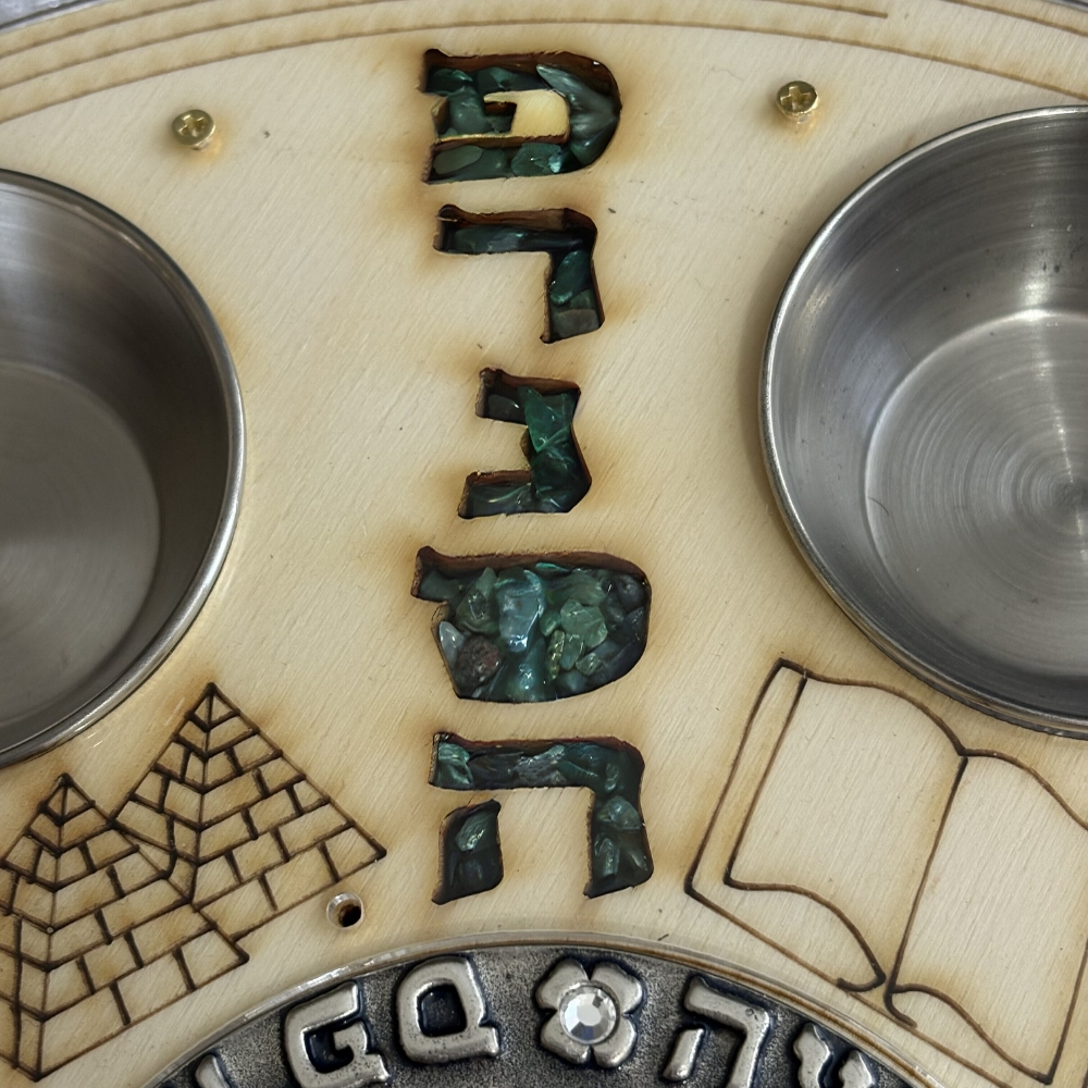 תקריב צלחת פסח